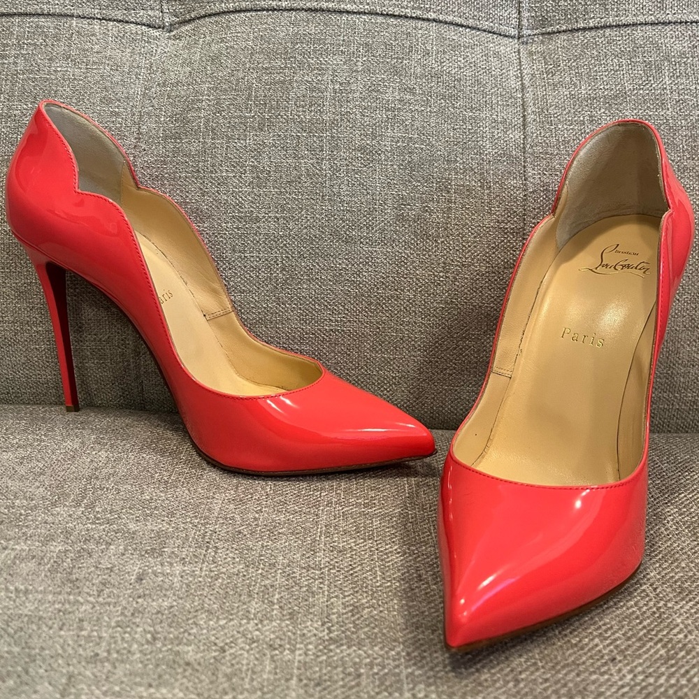 Beautiful Christian Louboutin “Hot Chick” heels in Smoothie. Size 39.5.
